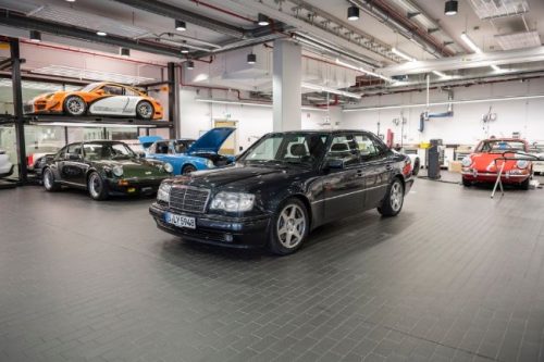 Mengenang 30 Tahun Keajaiban Mercedes-Benz 500E, Sedan Kencang Garapan Porsche Mengenang 30 Tahun Keajaiban Mercedes-Benz 500E, Sedan Kencang Garapan Porsche