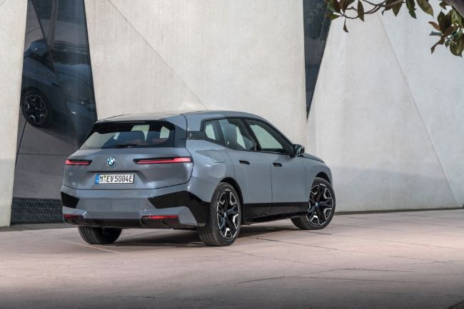 2021/06/BMW-iX-2022-12.jpg