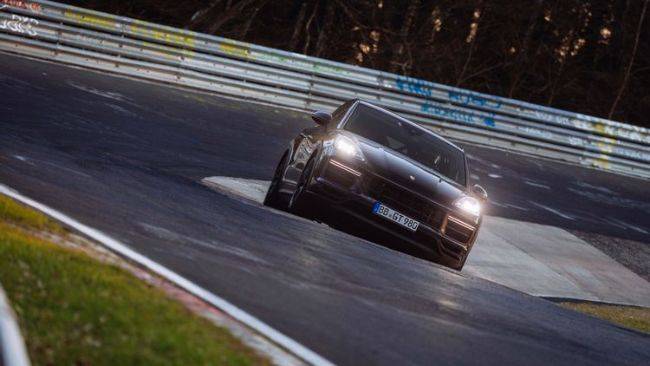 Porsche Cayenne Coupe Pecahkan Rekor Sebagai SUV Tercepat di Sirkuit Nurburgring Porsche Cayenne Coupe