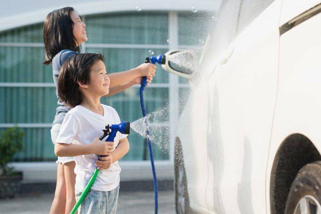 Mencuci Mobil Bersama Anak, Quality Time dan Sarana Edukasi Pentingnya Ban Tips Mencuci Mobil