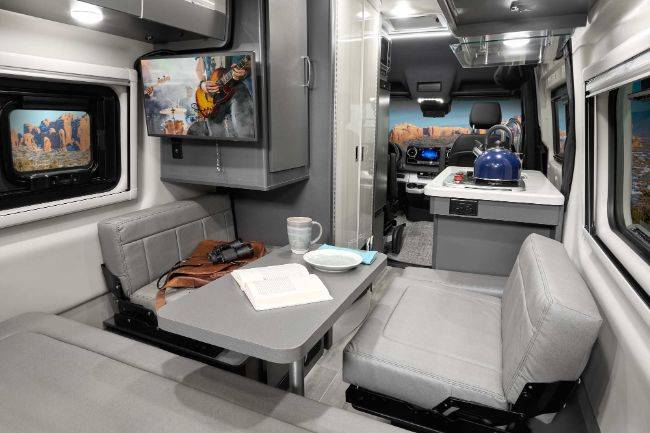 Senang Berkemah Di Alam? Nih Ada Mercedes-Benz Sprinter Yang Diubah Jadi Campervan Mewah Mercedes-Benz Sprinter Campervan Sanctuary