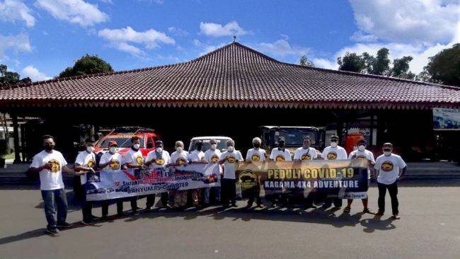 Komunitas Offroader Alumni UGM Bakti Sosial Sebar Donasi di Banyumas Baksos KAGAMA