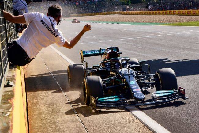 F1: Verstappen Out di Lap Pertama, Hamilton Rebut Kemenangan GP Inggris 2021 dari Leclerc Hamilton