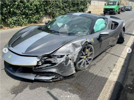 Ferrari SF90 Stradale Ini Ringsek Gara-Gara 'Nyender' Tembok Ferrari SF90 Stradale Ini Ringsek Gara-Gara 'Nyender' Tembok