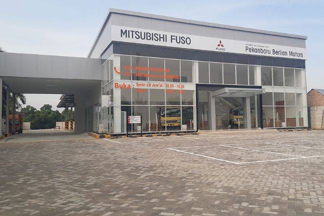 Mitsubishi Fuso Perkuat Eksistensi di Pulau Sumatera, Resmikan Diler ke-54 di Pekanbaru Mitsubishi Fuso Pekanbaru
