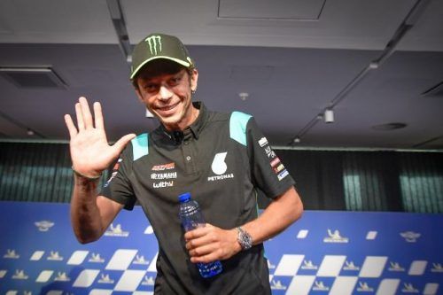 Valentino Rossi Umumkan Pensiun MotoGP Setelah 2021, akan Pindah ke Balap Mobil