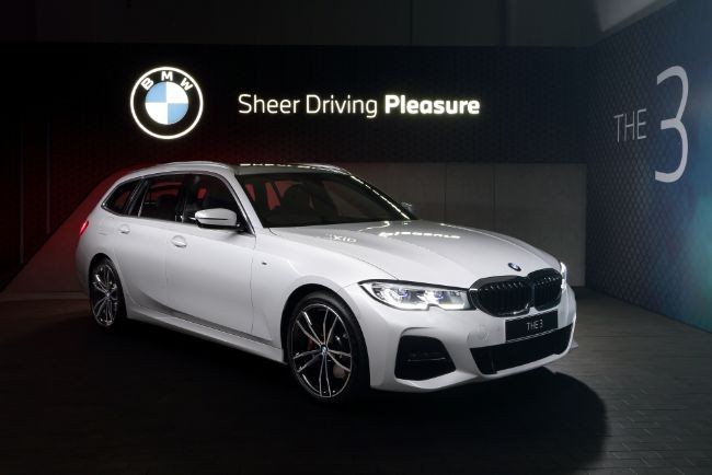 2021/08/BMW-Seri-3-Touring-M-Sport-2021-2.jpg