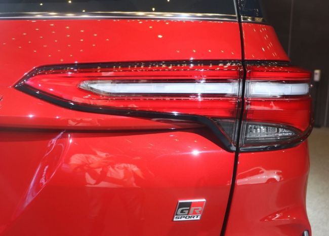 2021/08/Toyota-Fortuner-GR-Sport-Thailand-8.jpg