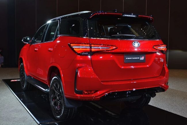 2021/08/Toyota-Fortuner-GR-Sport-Thailand-5.jpg
