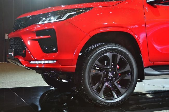 2021/08/Toyota-Fortuner-GR-Sport-Thailand-4.jpg