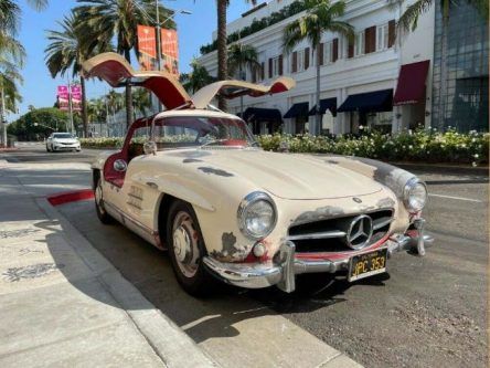 Mercy Gullwing 'Rombengan' ini, Harganya Dipatok Selangit