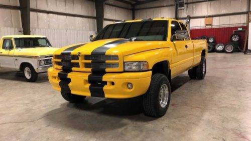 MODIFIKASI: Enggak Puas Standaran, Dodge Ram 3500 Dibikin Melar MODIFIKASI: Enggak Puas Standaran, Dodge Ram 3500 Dibikin Melar