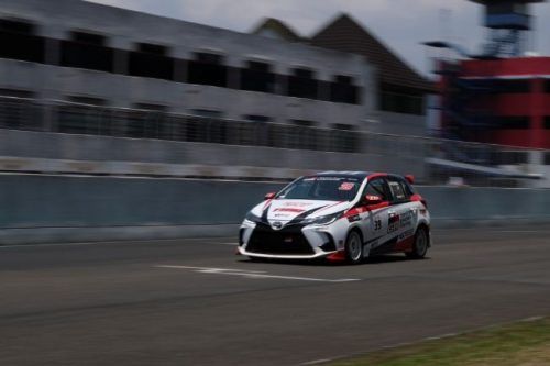 Toyota Yaris dan Agya Pakai Livery Baru, Langsung  Borong Podium di ISSOM 2021