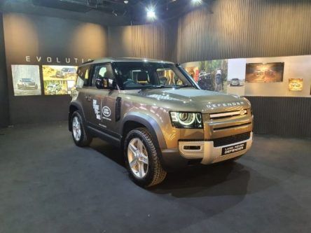 Land Rover Pop-Up Display Hadir di Ashta District 8 Sambut Film Terbaru James Bond