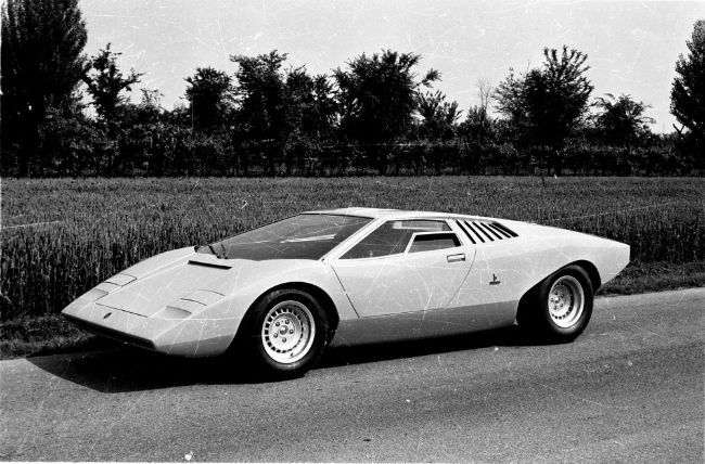 2021/10/1971-Lamborghini-Countach-LP-500-Prototype-2.jpg