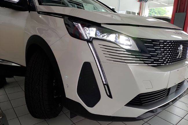 Teknologi Baru di Headlamp New Peugeot 3008 dan 5008 SUV Allure Plus Peugeot 3008 Cornering Lights ON