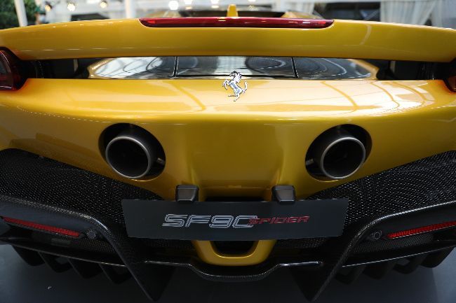 2021/10/Ferrari-SF90-Spider-2021-1.jpg