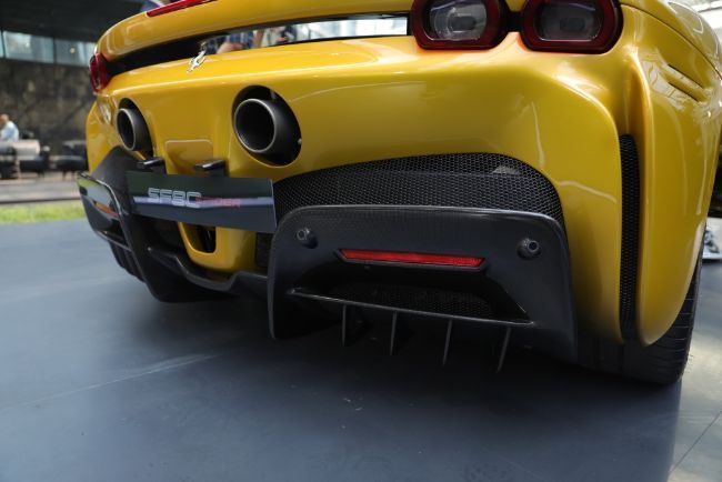 2021/10/Ferrari-SF90-Spider-2021-20.jpg