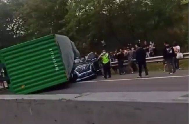 Tertimpa Kontainer, Hyundai Palisade Ini "Penyet" di Tol Cipularang KM 91 Kecelakaan Hyundai Palisade