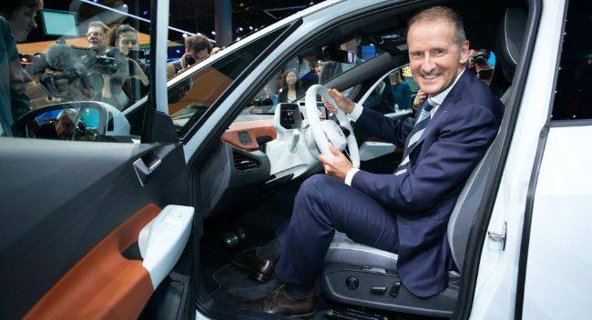 Boss VW Tolak Transisi Kendaraan Listrik Secara Bertahap dan Perlahan CEO VW Group Herbert Diess