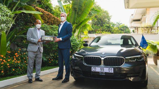 BMW Seri 5 PHEV Jadi Armada Baru Mobil Diplomat di Indonesia, Lebih Ramah Lingkungan BMW 530e