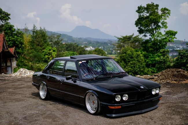 2021/10/BMW-E12-518i-1976-Custom-14.jpg