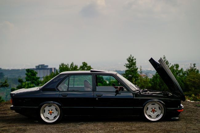 2021/10/BMW-E12-518i-1976-Custom-1.jpg