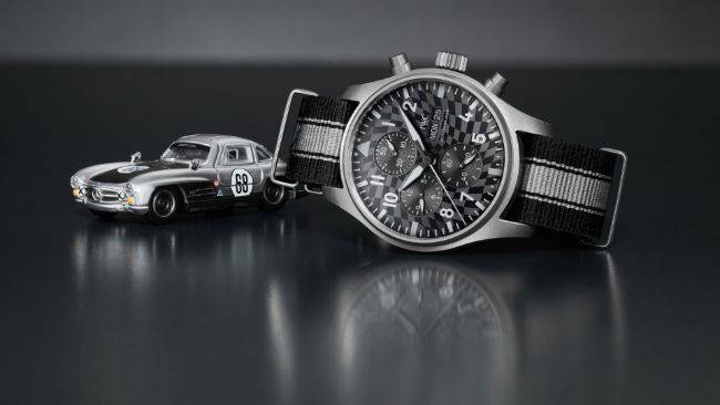 GEAR UP: Harganya Selangit, Hot Wheels Rilis Diecast Mercy Limited Edition diecast Mercy 300SL Gullwing Hot Wheels