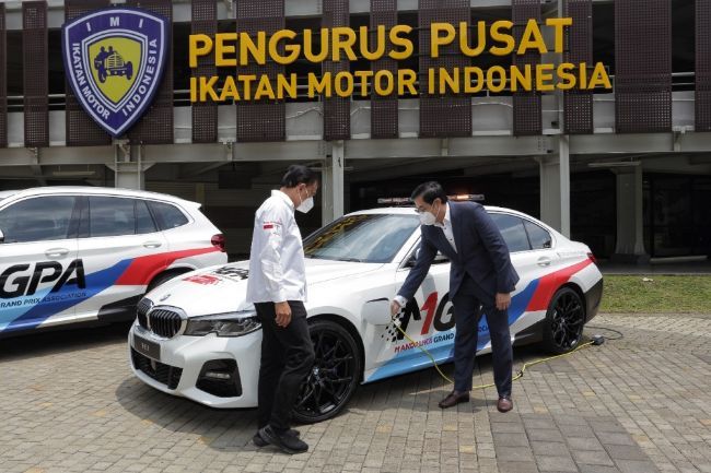 2021/11/BMW-Official-Car-Mandalika-3.jpeg