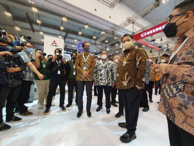GIIAS 2021: Penjualan Mobil Tahun Ini Optimistis Capai 850.000 Unit Menko Bidang Perekonomian Airlangga Hartarto di pembukaan GIIAS 2021