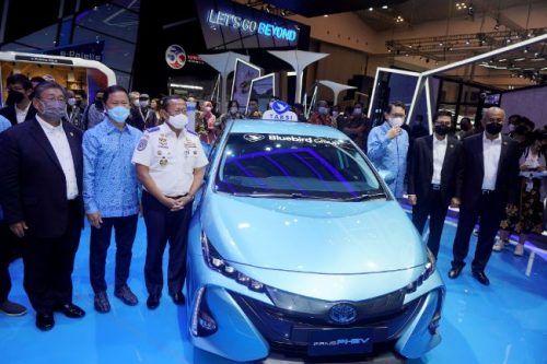 GIIAS 2021: Toyota Perluas Penggunaan Elektrifikasi di Indonesia melalui Kolaborasi dengan Blue Bird