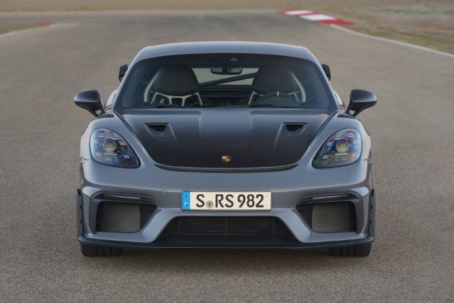 2021/11/2022-Porsche-718-Cayman-GT4-RS-1-1.jpg