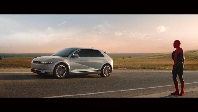 Hyundai IONIQ 5 EV dan Tucson Tampil Di Spider-Man: No Way Home Hyundai IONIQ 5 dan Spiderman
