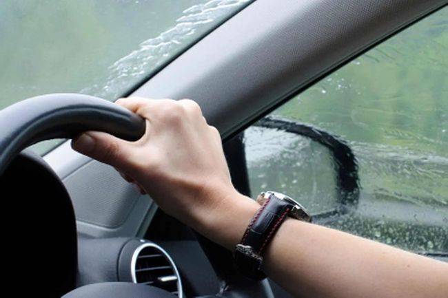 Lakukan Pengecekan Kondisi Rem Pada Musim Hujan, Perhatikan Dua Bagian Ini tips driving