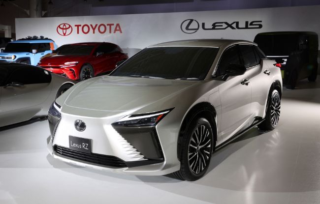 2021/12/2023-lexus-rz-photo-credit-noriaki-mitsuhashi-n-rak-photo-agency_100819592_h.jpg