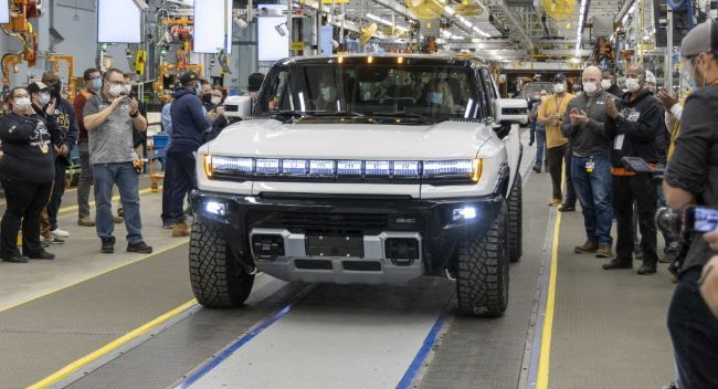 2021/12/Hummer-EV-Produksi-Pertama-1.jpg