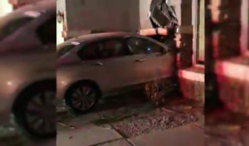 Akibat Ngevape Sambil Nyetir, Bocah 18 Tahun Nyeruduk Rumah Hingga Nyaris Rubuh