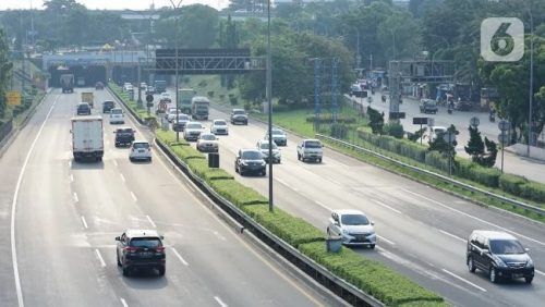 5 Tips Aman Berkendara Di Jalan Tol