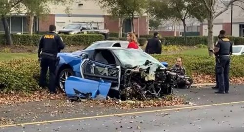 Sportscar Corvette Stingray Terbelah Dua, Kecelakaan Fatal Hantam Pohon