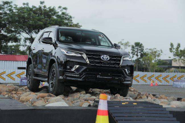 FIRST DRIVE: New Toyota Fortuner 2.8 GR Sport, Lebih Galak dan Responsif Toyota New Fortuner