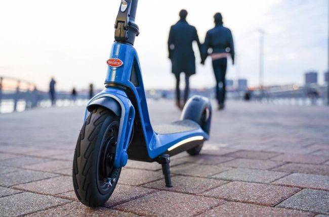 Bukan Hypercar, Kendaraan Listrik Pertama Bugatti Justru Skuter Bugatti Scooter