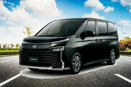 Toyota Voxy Terbaru Dijual Rp 300 Jutaan! 