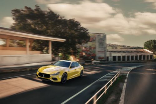 Maserati Ghibli Tampil Mencolok Disepuh Warna Kuning