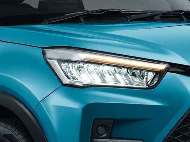 2022/02/headlamp-Toyota-Raize-1.0-Turbo-GR-Sport.jpg