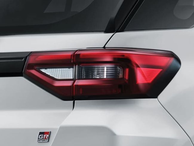 2022/02/lampu-belakang-Toyota-Raize-GR-Sport.jpg