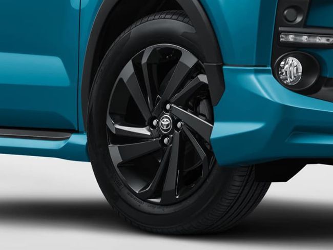 2022/02/Velg-hitam-Toyota-Raize-GR-Sport.jpg