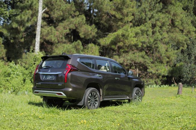2022/03/Tampak-belakang-Mitsubishi-Pajero-Sport-Dakar-Ultimate-4x2.jpg