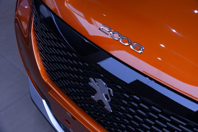 2022/03/Tampak-grille-Peugeot-2008.jpg