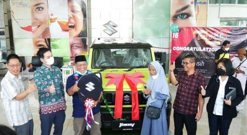 Suzuki Serahkan Hadiah Utama Jimny Kepada Pemenang Program Promosi 
