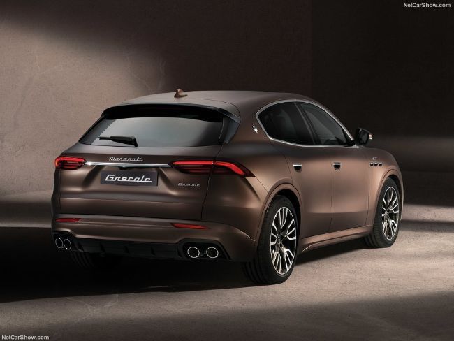 Maserati Grecale tampak belakang